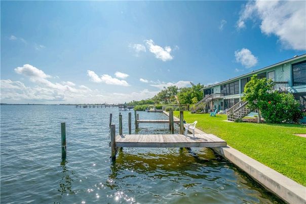Exterior, Lake