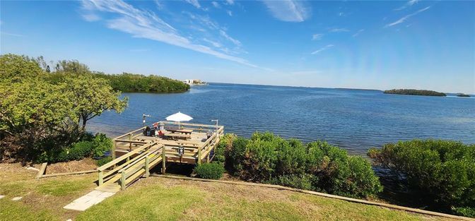 Exterior, Lake