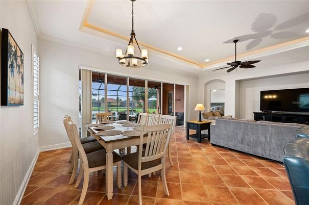 Chandelier, Dining room, Interior, Living room, Pendant Lights, Recessed Lighting