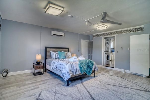 Bedroom, Interior, Washer, Wood Texture Flooring