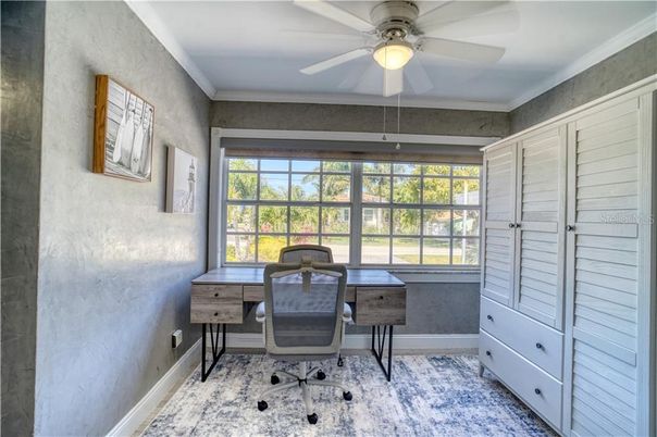 Home Office, Interior