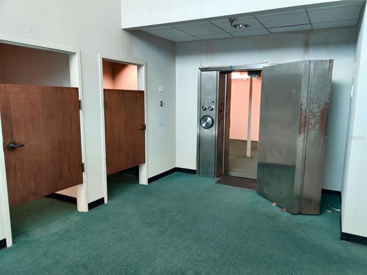 Elevator, Interior