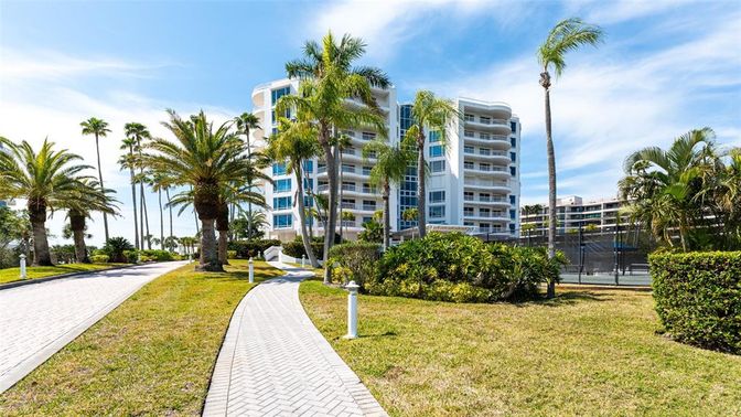 Exterior, Facade, Condo Building