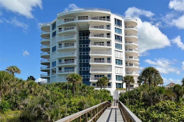 Exterior, Facade, Condo Building