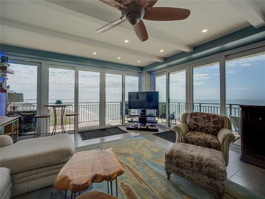 Interior, Living room, Recessed Lighting, Sun Room, Water