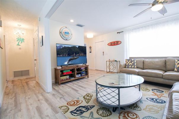 Interior, Wood Texture Flooring, Recessed Lighting, Living room, Dining room