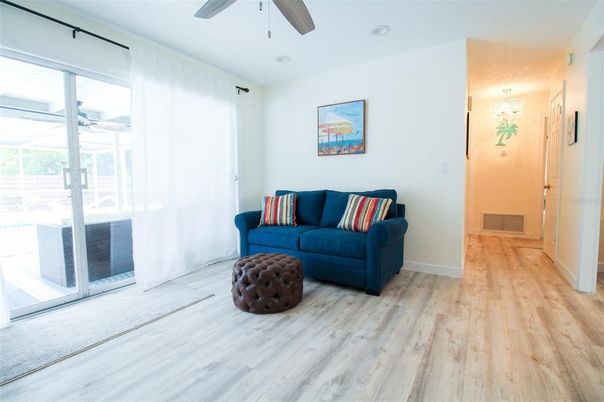 Interior, Wood Texture Flooring, Recessed Lighting, Living room