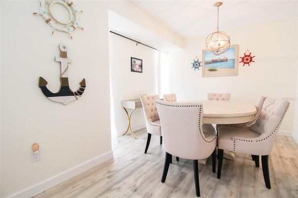 Interior, Wood Texture Flooring, Dining room, Chandelier, Pendant Lights
