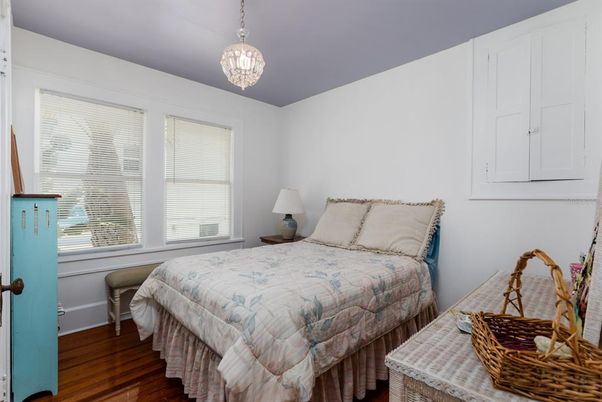 Bedroom, Interior, Pendant Lights, Wood Texture Flooring