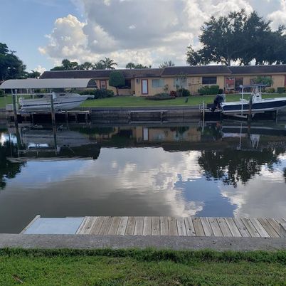 Exterior, Lake