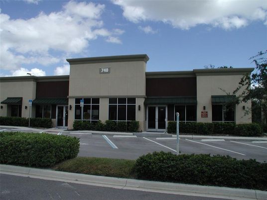 Exterior, Facade, Modern