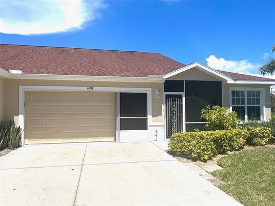 Attached, Exterior, Facade, Ranch