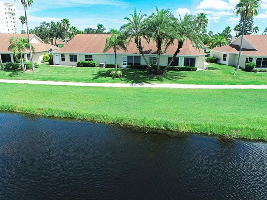 Exterior, Lake