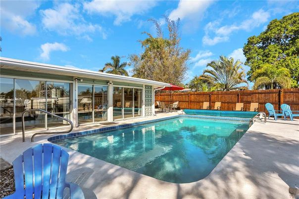 Exterior, Pool