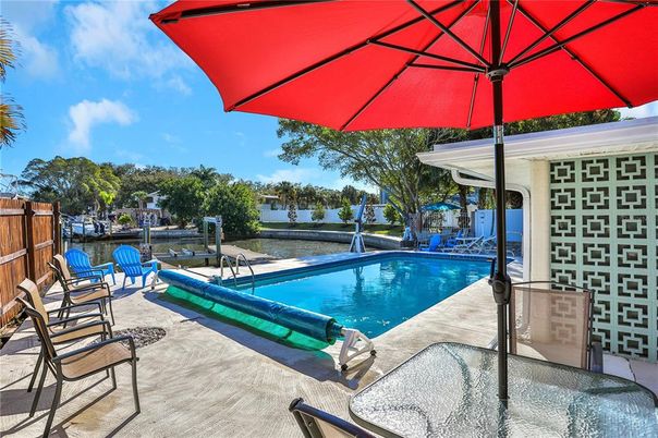 Exterior, Pool