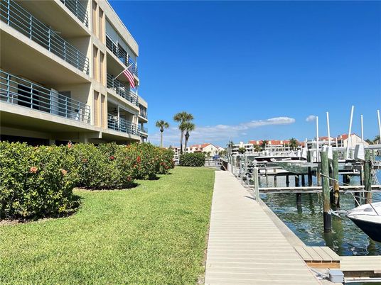 Exterior, Lake