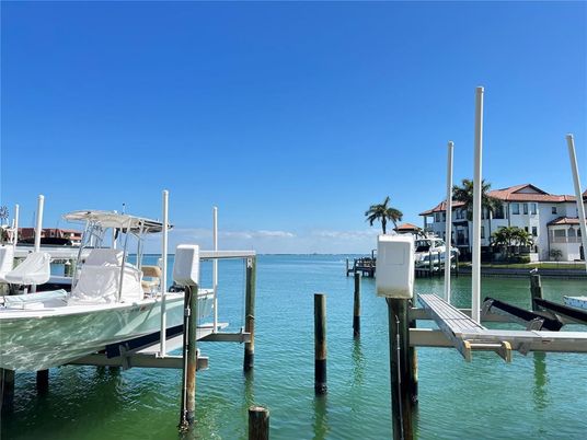 Exterior, Lake