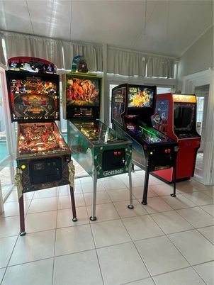 Game Room, Interior