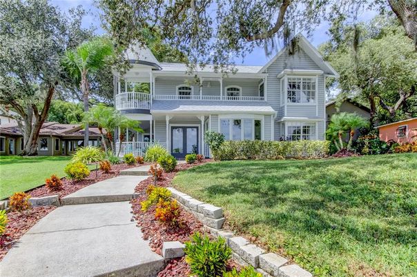 Backyard, Exterior, Facade, Queen Anne Victorian