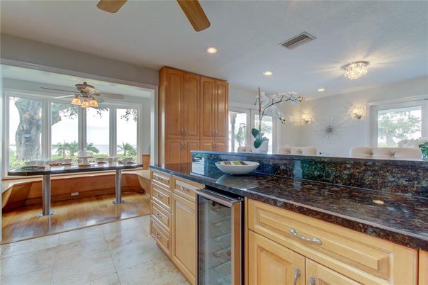 Dining room, Interior, Kitchen, Recessed Lighting