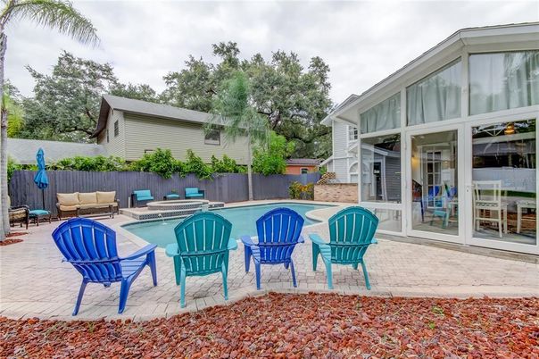 Exterior, Pool