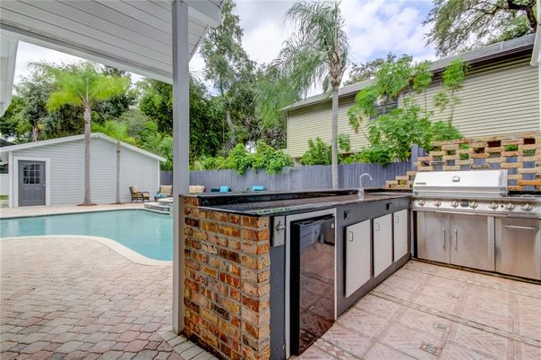 Exterior, Pool
