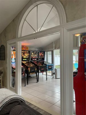 Game Room, Interior