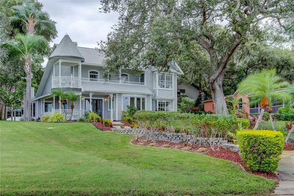 Backyard, Exterior, Facade, Queen Anne Victorian