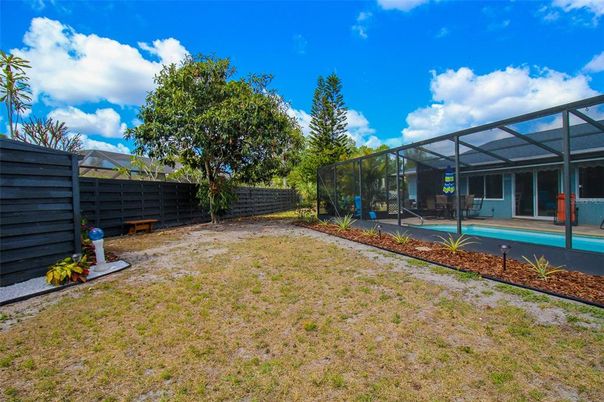 Exterior, Pool, Backyard