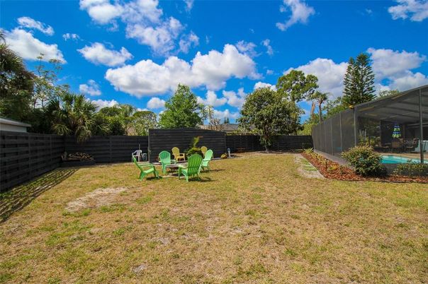 Exterior, Pool, Backyard
