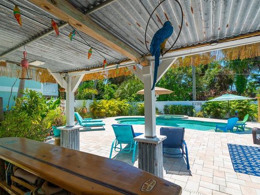 Exterior, Pool