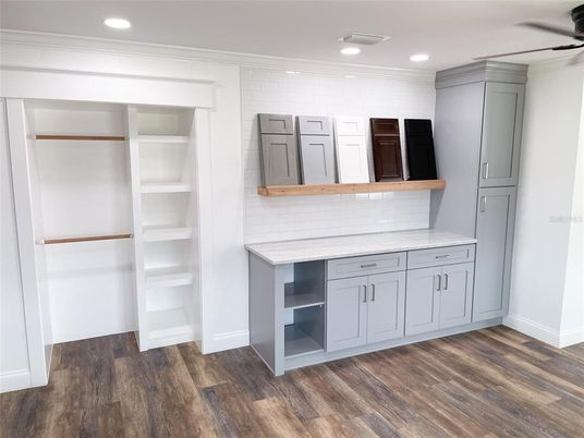 Interior, Recessed Lighting, Wood Texture Flooring