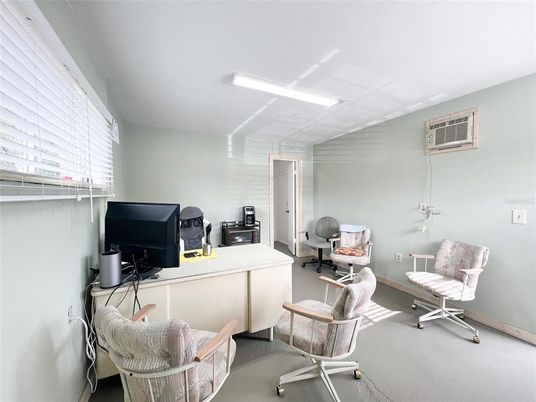 Home Office, Interior