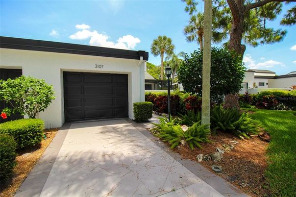 Exterior, Attached, Backyard
