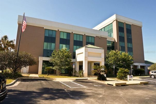 Exterior, Facade, Modern