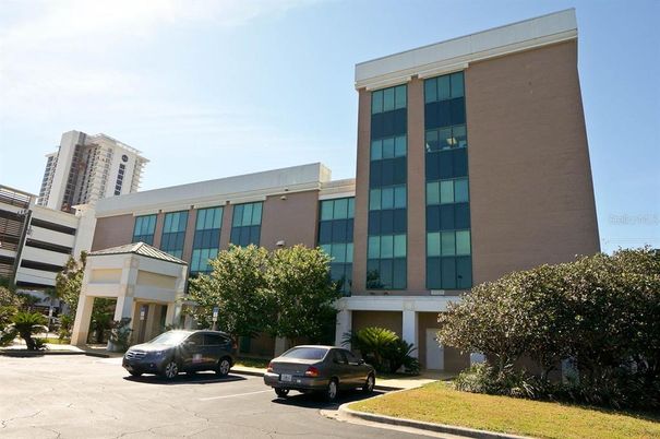 Exterior, Facade, Highrise