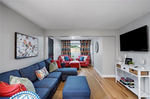 Interior, Living room, Recessed Lighting, Wood Texture Flooring