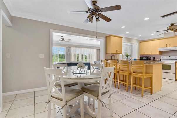 Dining room, Interior, Kitchen, Recessed Lighting