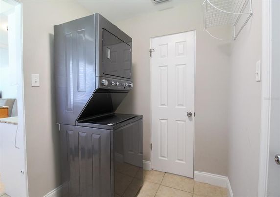Interior, Washer, Ceramic Tile