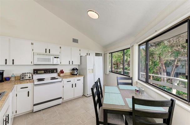 Dining room, Interior, Kitchen, Recessed Lighting