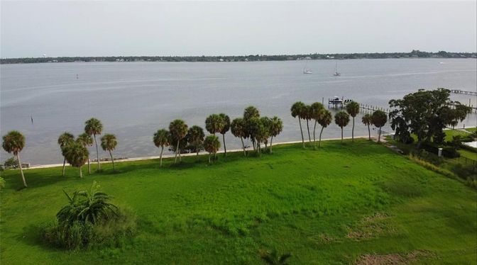 Exterior, Lake