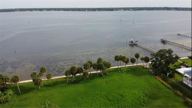 Exterior, Lake