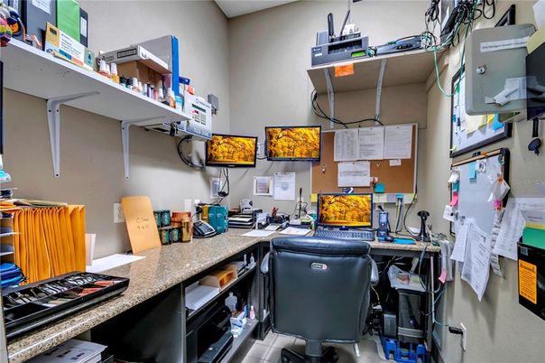 Home Office, Interior