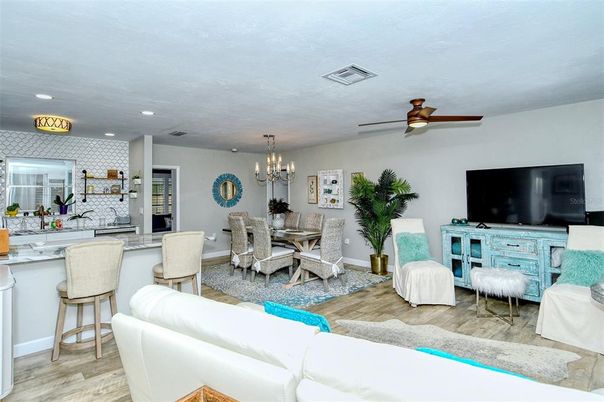 Chandelier, Dining room, Interior, Kitchen, Living room, Recessed Lighting, Wood Texture Flooring