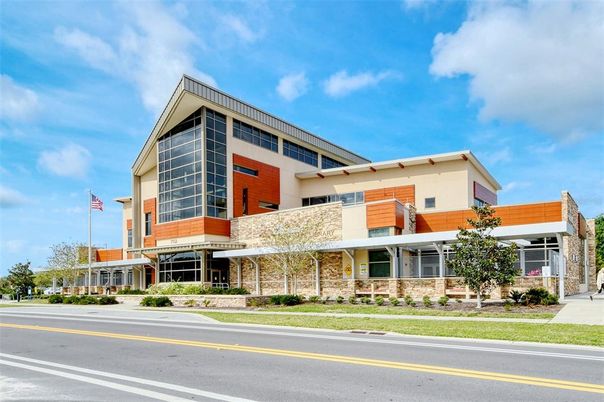 Exterior, Facade, Modern