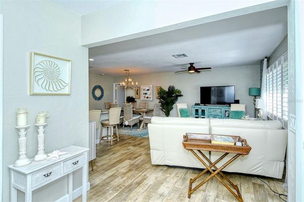 Chandelier, Dining room, Interior, Living room, Recessed Lighting, Wood Texture Flooring