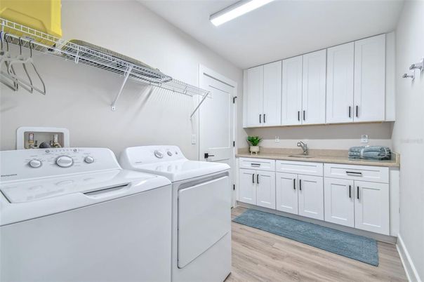 Interior, Washer, Wood Texture Flooring