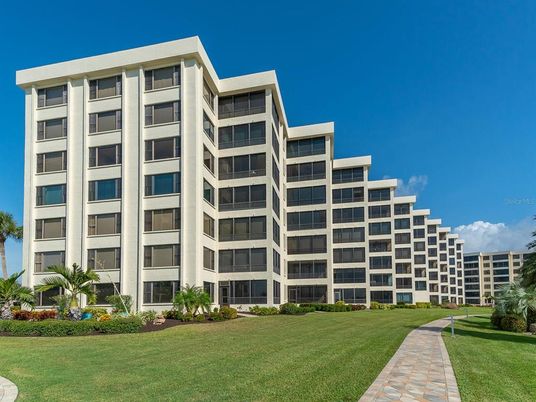 Exterior, Facade, Condo Building
