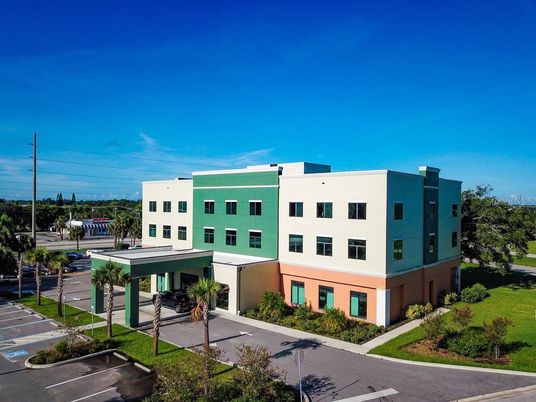 Exterior, Facade, Modern