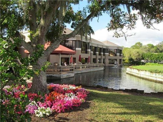 Exterior, Lake